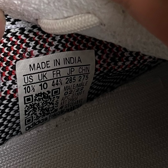 Size 10.5 - adidas Yeezy Boost 350 V2 Low Zebra Non Reflective - Picture 8 of 8